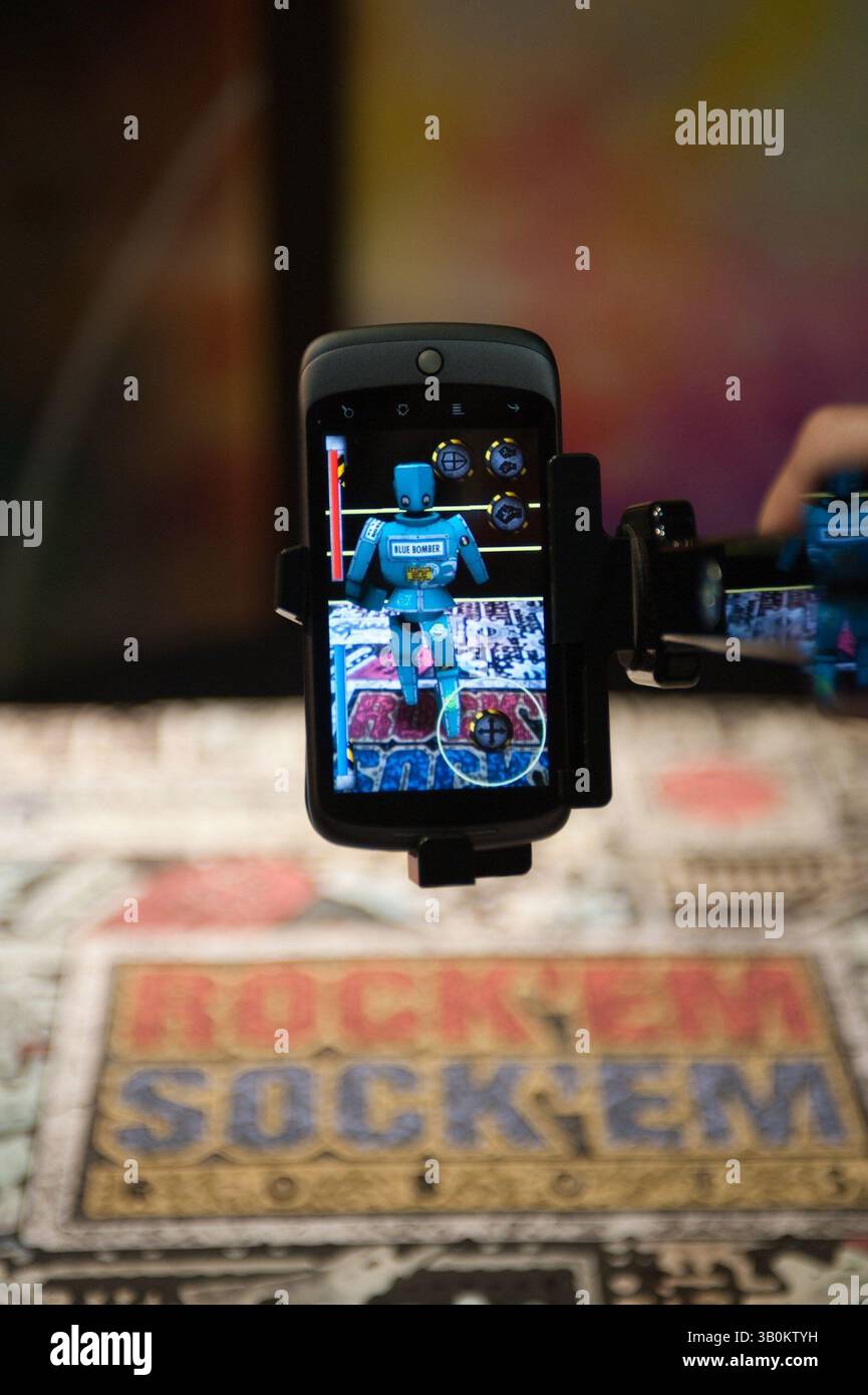 Rock em sock em robots hi-res stock photography and images - Alamy