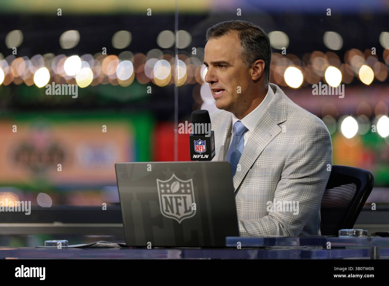 Daniel Jeremiah speaks during Daniel Jeremiah's Mock Draft Live in