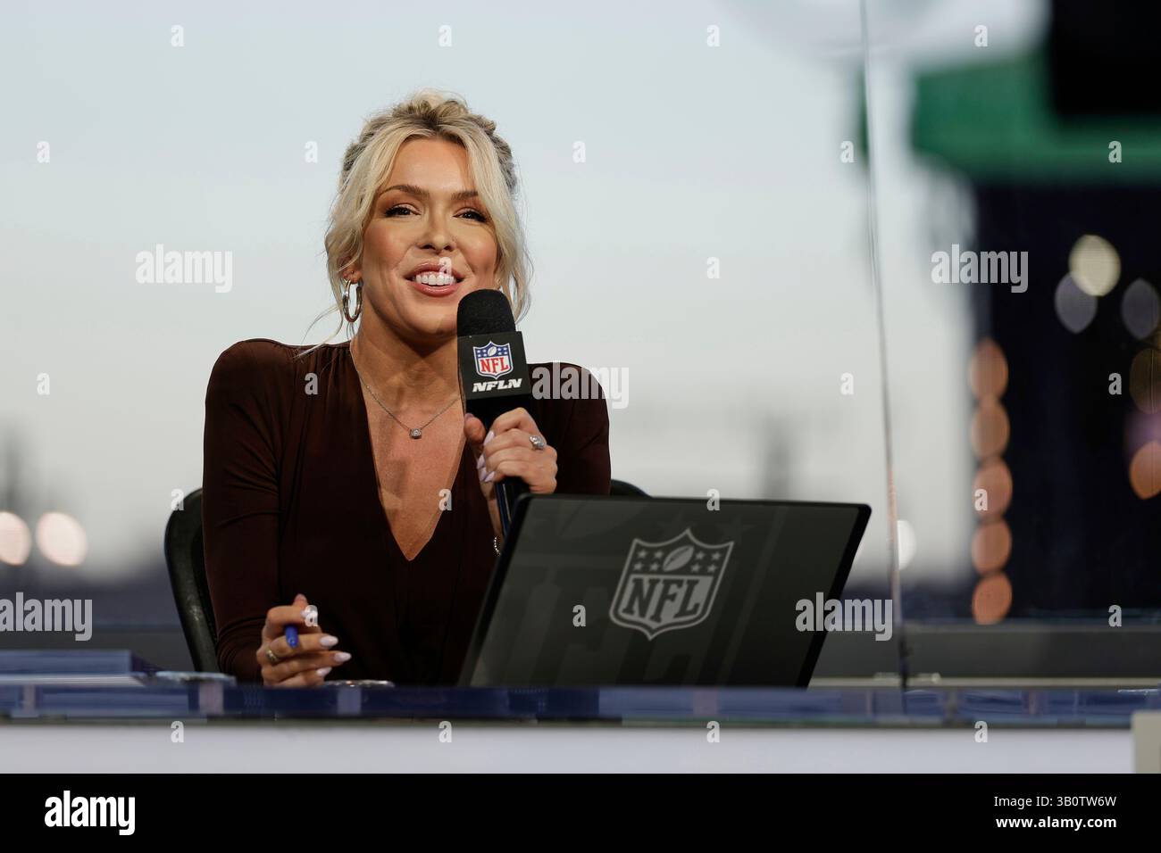 Colleen Wolfe speaks during Daniel Jeremiah's Mock Draft Live in Green