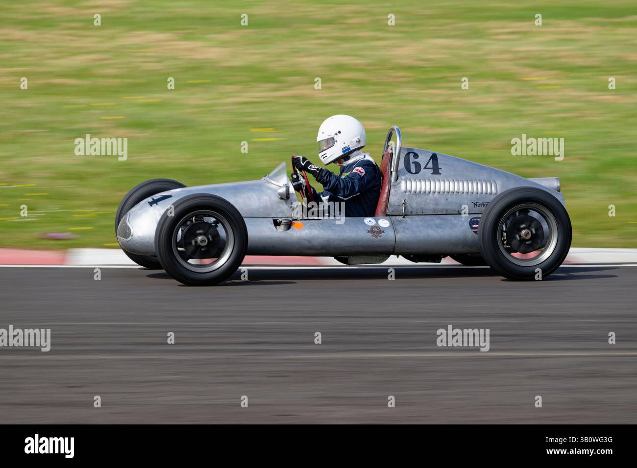 Richard Kelly driving his 1950 Cooper Norton 500cc Race Car on his way to a creditable 4th place  in the 500 Owners Association race at Castle Combe Stock Photo