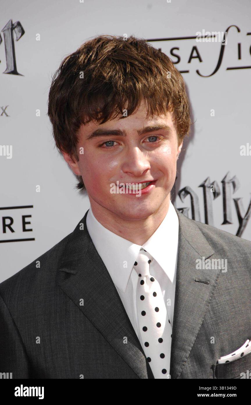 Hermine am Boxautomaten komplett wild. 🥊 „Harry Potter und der Gefangene  von Askaban“ jetzt mit WOW streamen. #WOWStreaming#HarryPotter  #DerGefangeneVonAskaban#HP3#WhatToWatch, image size:863x1390