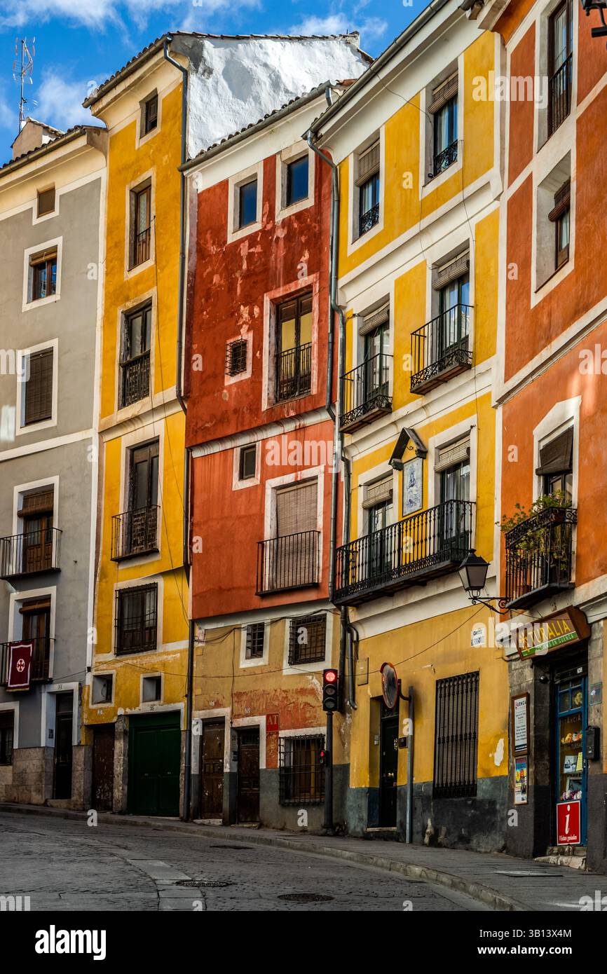 Colourful row of houses in an alleyway in Cuenca. Calle Alfonso VIII, Cuenca, Castilla-La Mancha, Spain Stock Photo