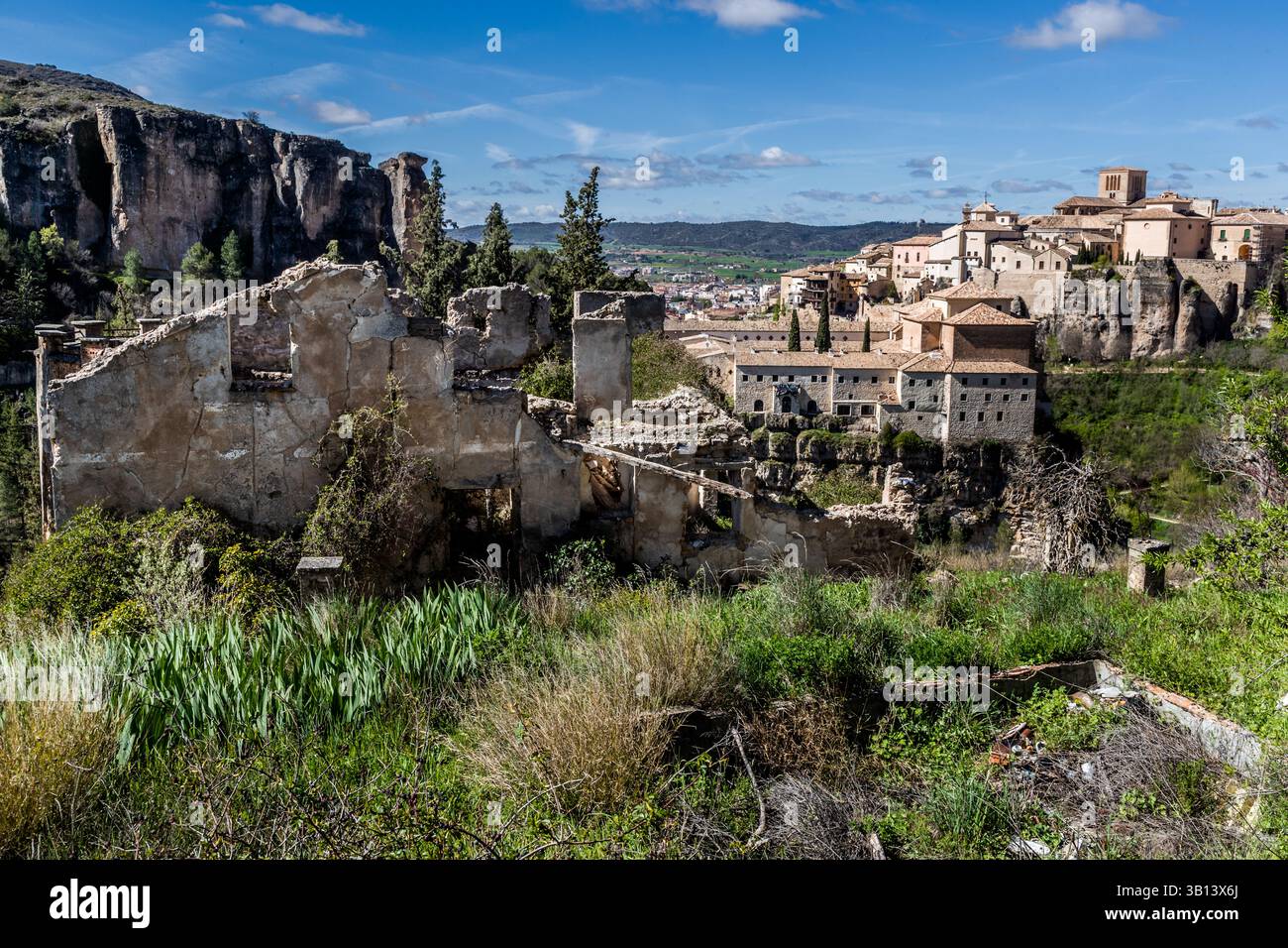 Ruins of the house of the poet Federico Muelas overlooking the city of Cuenca. Calle Larga, Cuenca, Castilla-La Mancha, Spain Stock Photo