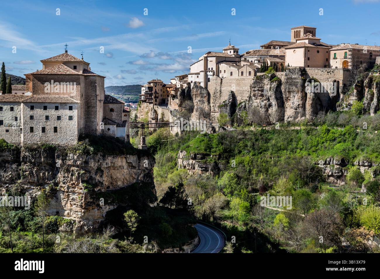 Panoramic view of Cuenca, Spain, with houses on the cliffs and a bridge leading to the Parador de Cuenca. Cuenca, Castilla-La Mancha, Spain Stock Photo