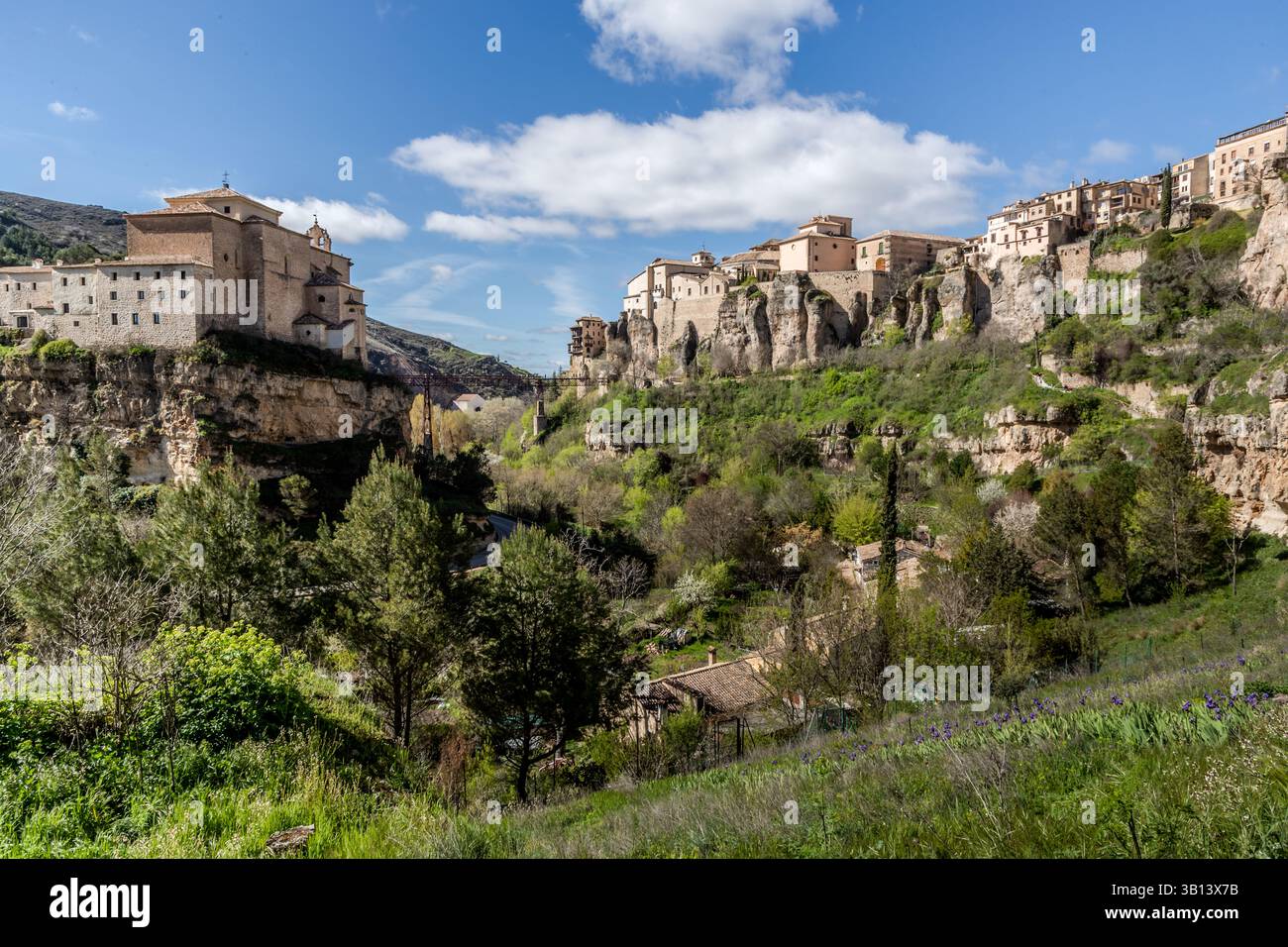 Panoramic view of Cuenca, Spain, with houses on the cliffs and a bridge leading to the Parador de Cuenca. Cuenca, Castilla-La Mancha, Spain Stock Photo
