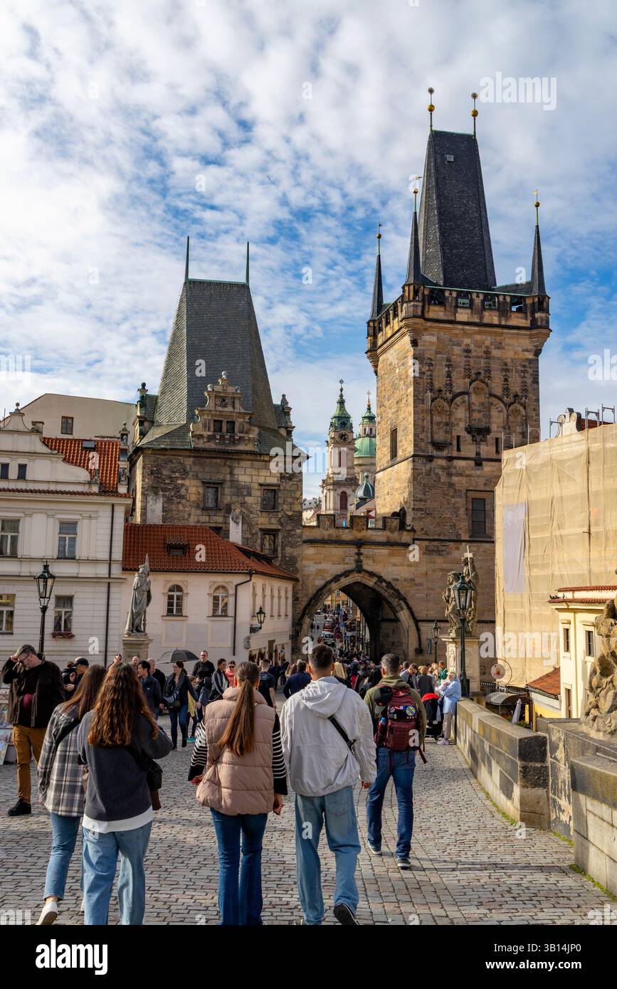 People walking along the cobbles on Charles bridge towards the lesser town district of Prague and towards Prague Castle Stock Photo
