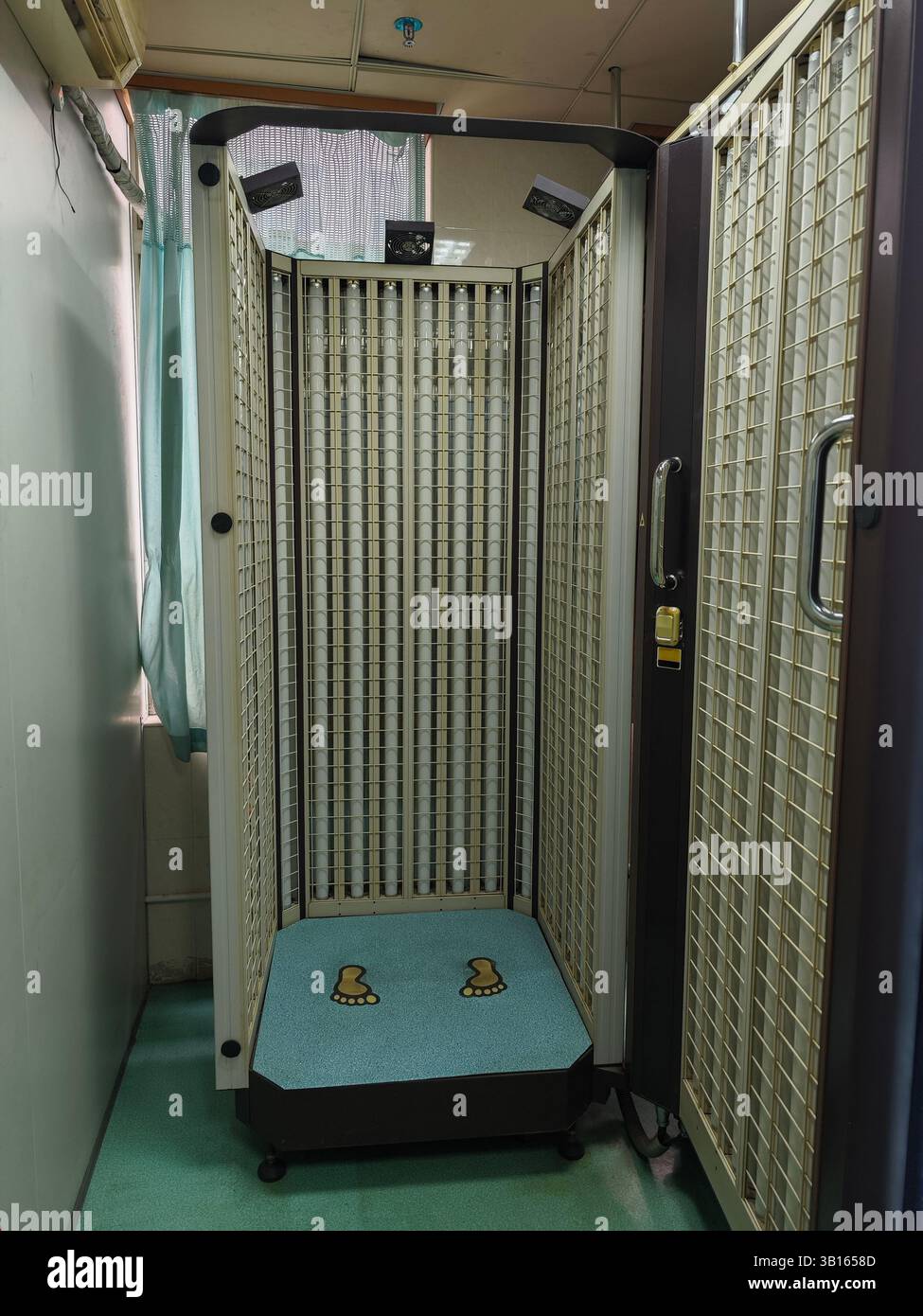 Irradiation hi-res stock photography and images - Alamy