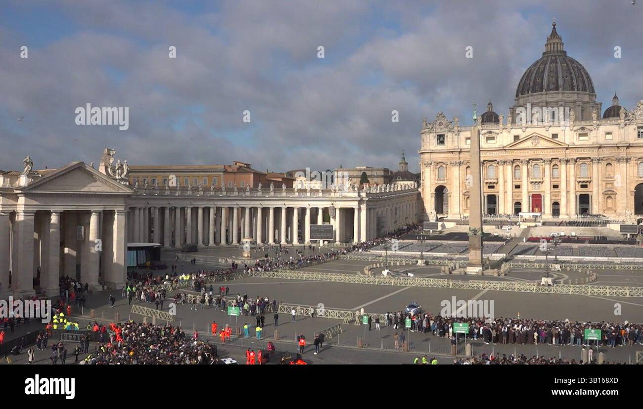 Mourners in a queue to enter St Peter's Basilica in the Vatican City(01)