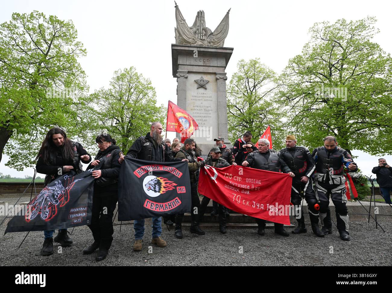 Torgau, Germany. 25th Apr, 2025. Members of the Russian motorcycle and ...