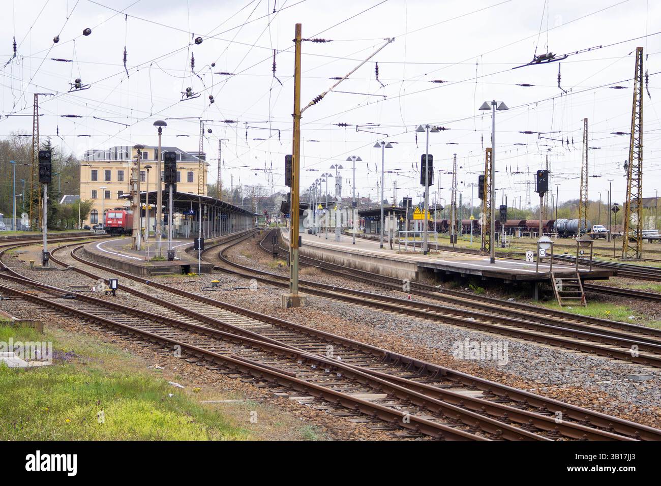 Der Bahnhof Riesa ist eine Betriebsstelle der Bahnstrecke Leipzig ...