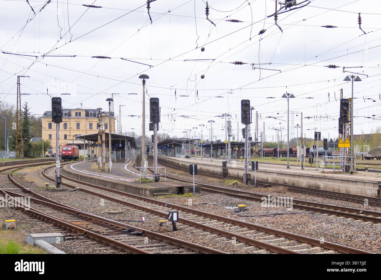 Der Bahnhof Riesa ist eine Betriebsstelle der Bahnstrecke Leipzig ...