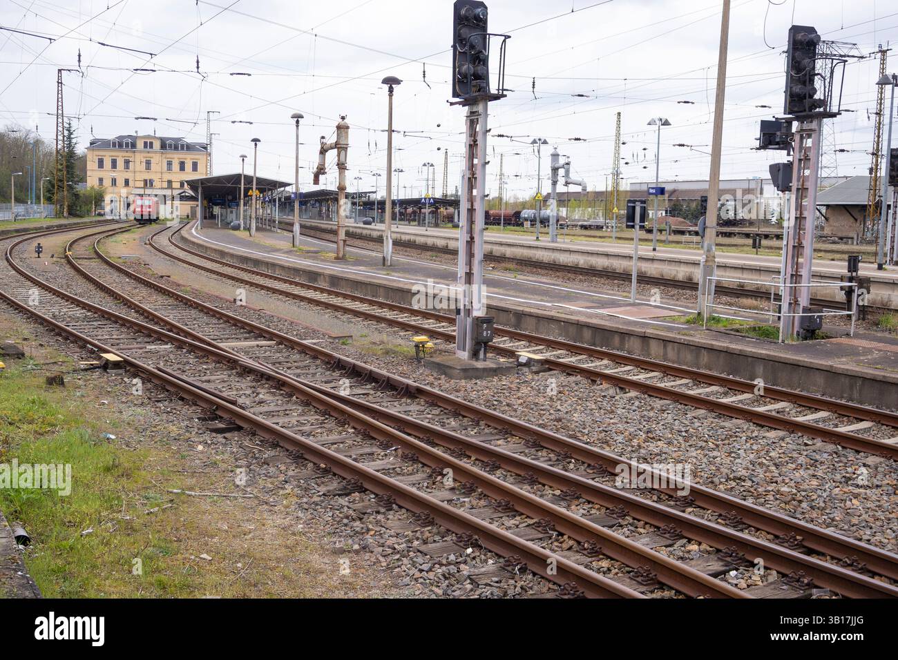 Der Bahnhof Riesa ist eine Betriebsstelle der Bahnstrecke Leipzig ...