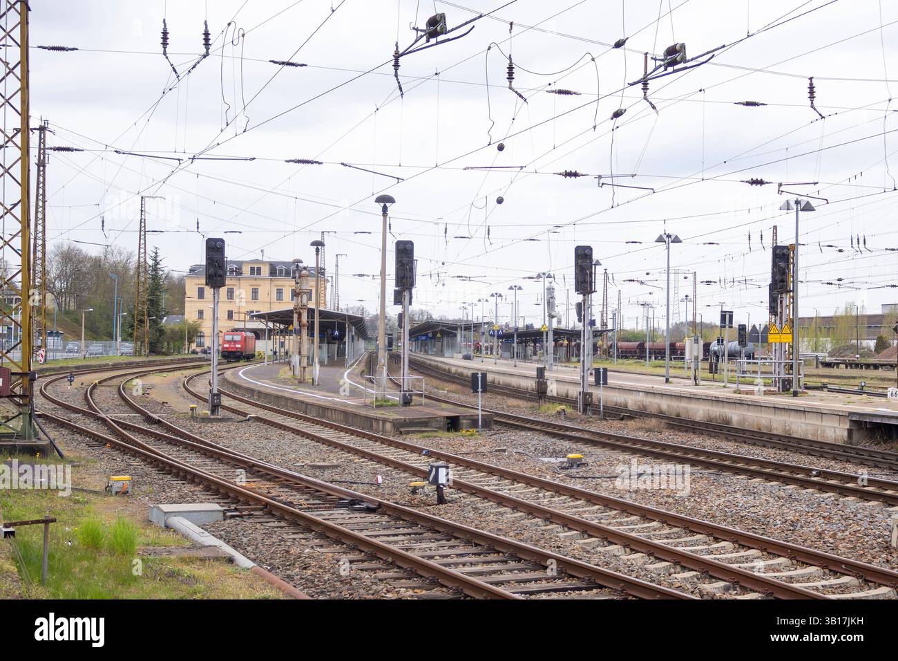 Der Bahnhof Riesa ist eine Betriebsstelle der Bahnstrecke Leipzig ...