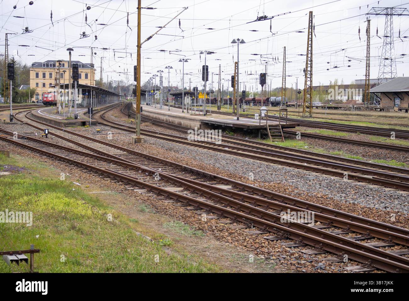 Der Bahnhof Riesa ist eine Betriebsstelle der Bahnstrecke Leipzig ...
