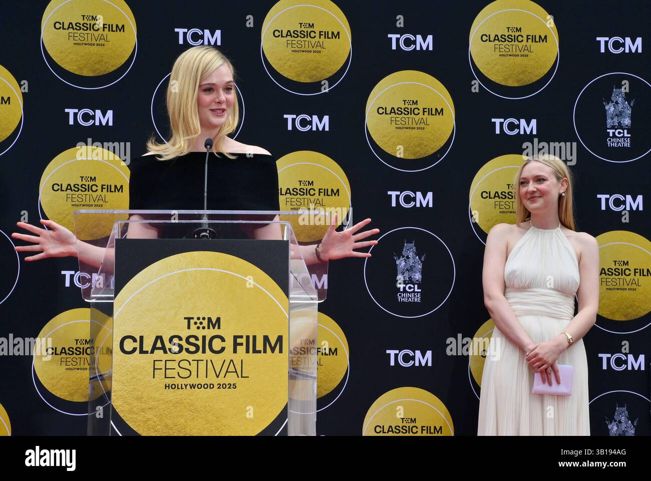 Dakota fanning and elle fanning hi-res stock photography and images - Page 2 - Alamy Dakota fanning and elle fanning hi-res stock photography and images - Page 2 - Alamy