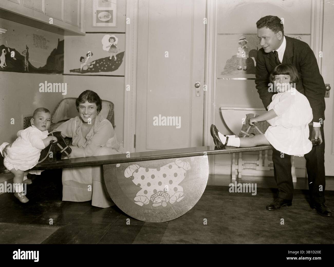 Jun 06, 1918 - U.S. - EFRAM ZIMBALIST, ALMA GLUCK and their children ...