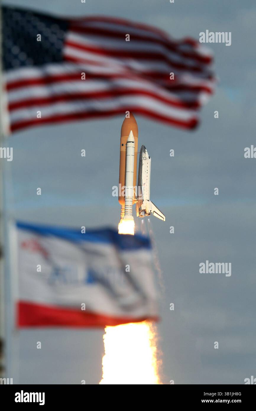 Space Shuttle Atlantis STS-129 Lifts offs from launch pad 39A at the ...