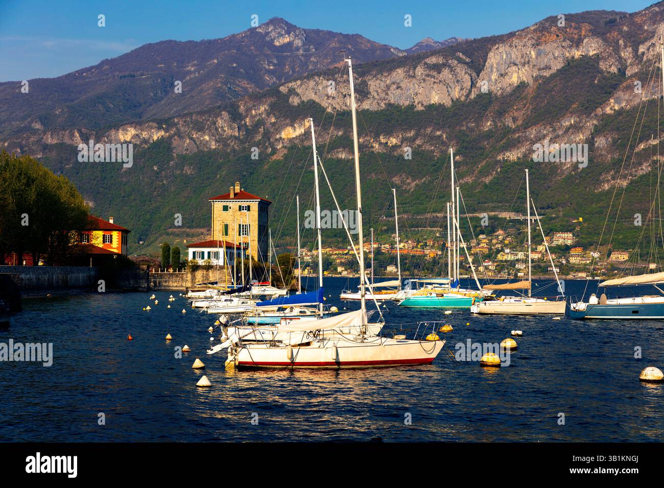 Blick auf den Jachthafen von Bellagio am Comer See, Lombardei, Italien Stock Photo