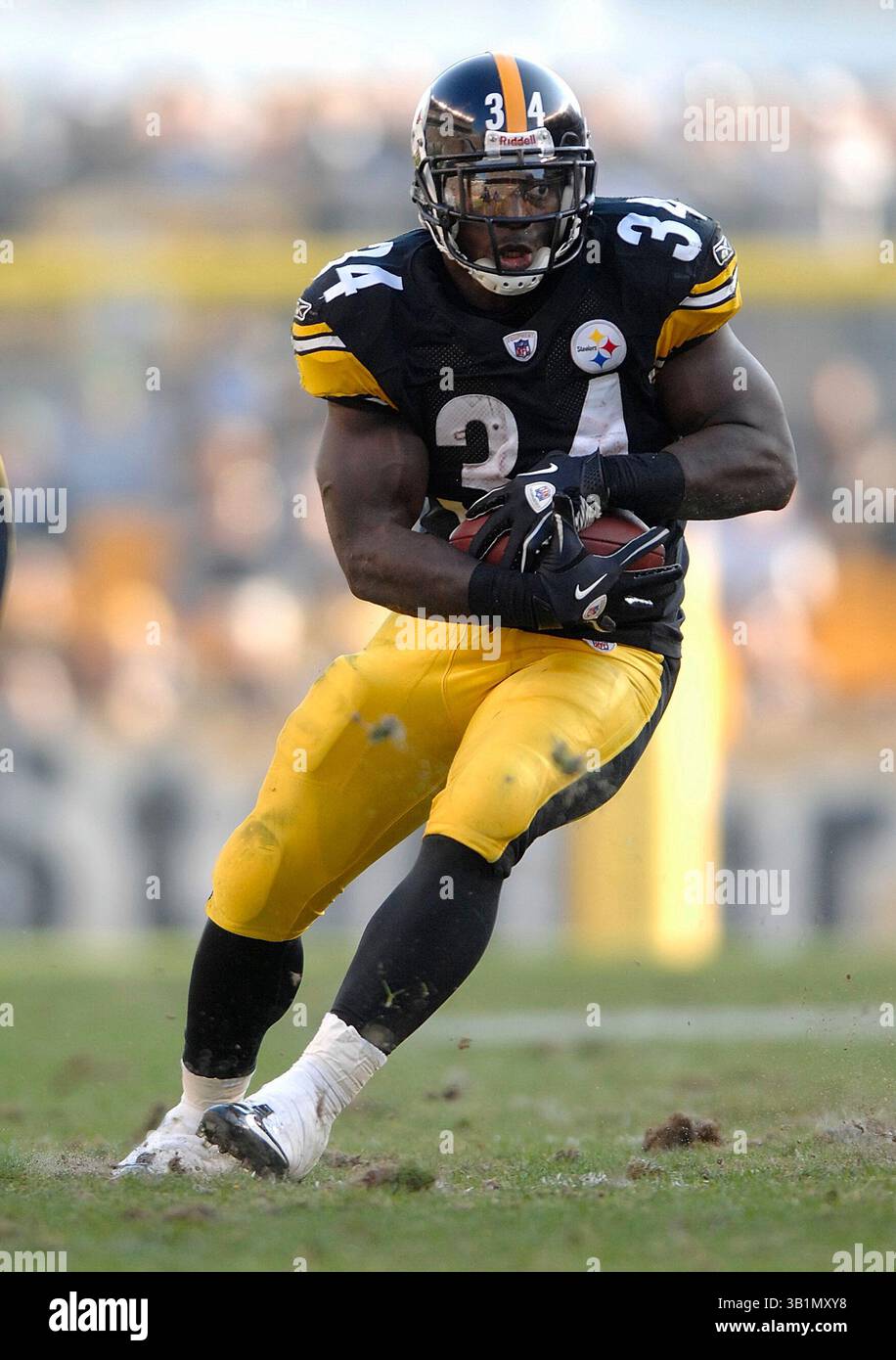 Rashard mendenhall steelers hi-res stock photography and images - Alamy, image size:916x1390