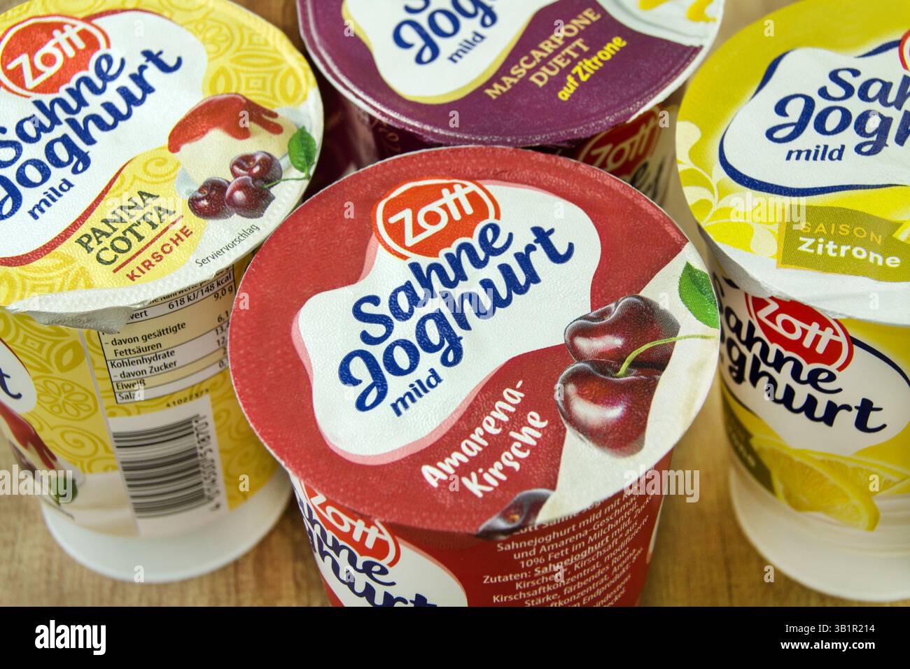 Zott Sahne Joghurt verschiedene Sorten Stock Photo