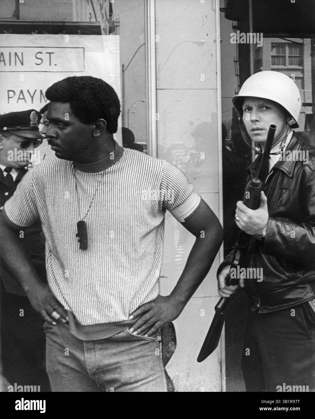 Memphis Riots 1968 1968 memphis sanitation workers Black and White Stock Photos & Images ...