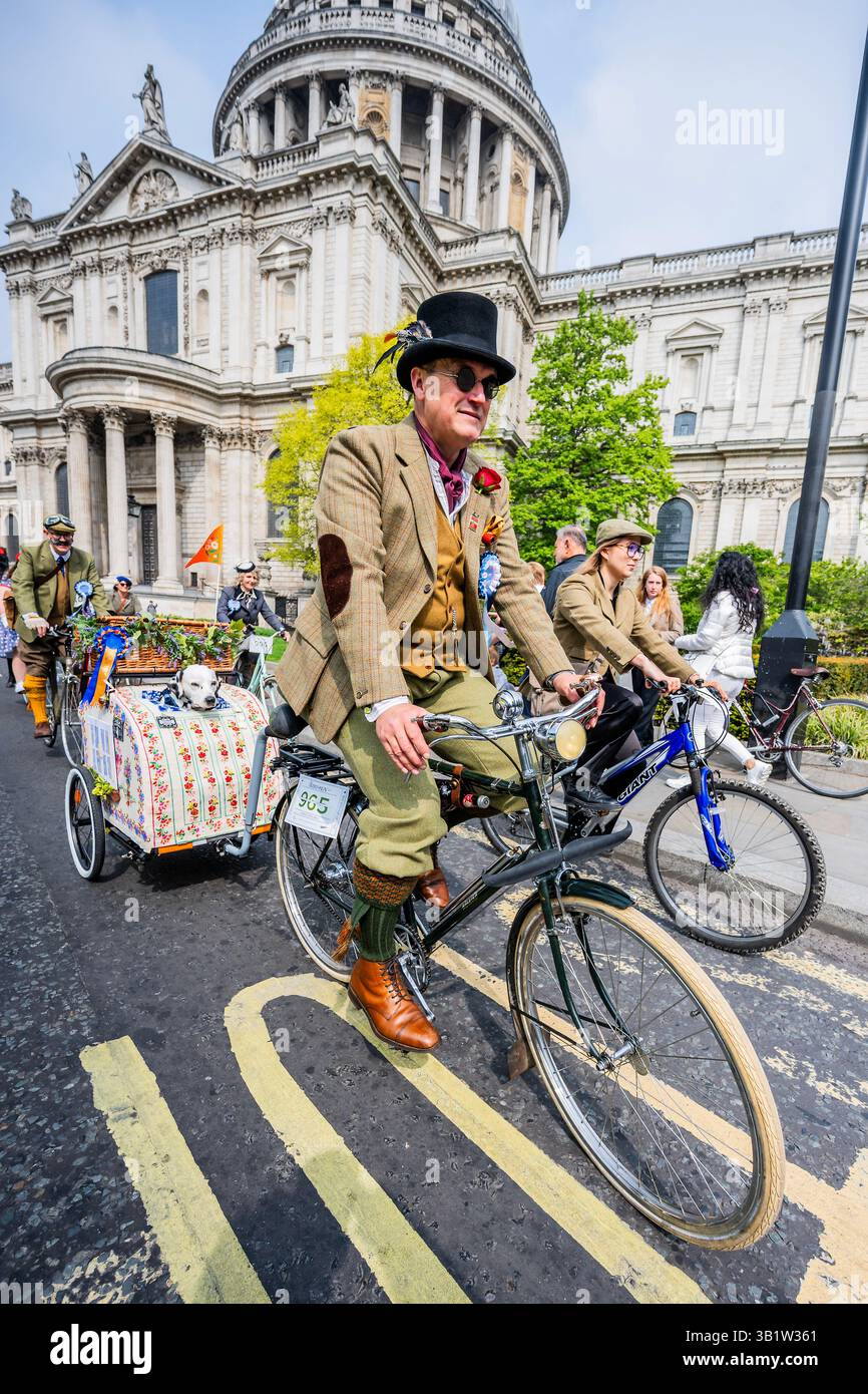 London, UK. 26th Apr, 2025. A dalmation has the luxury of being towed ...