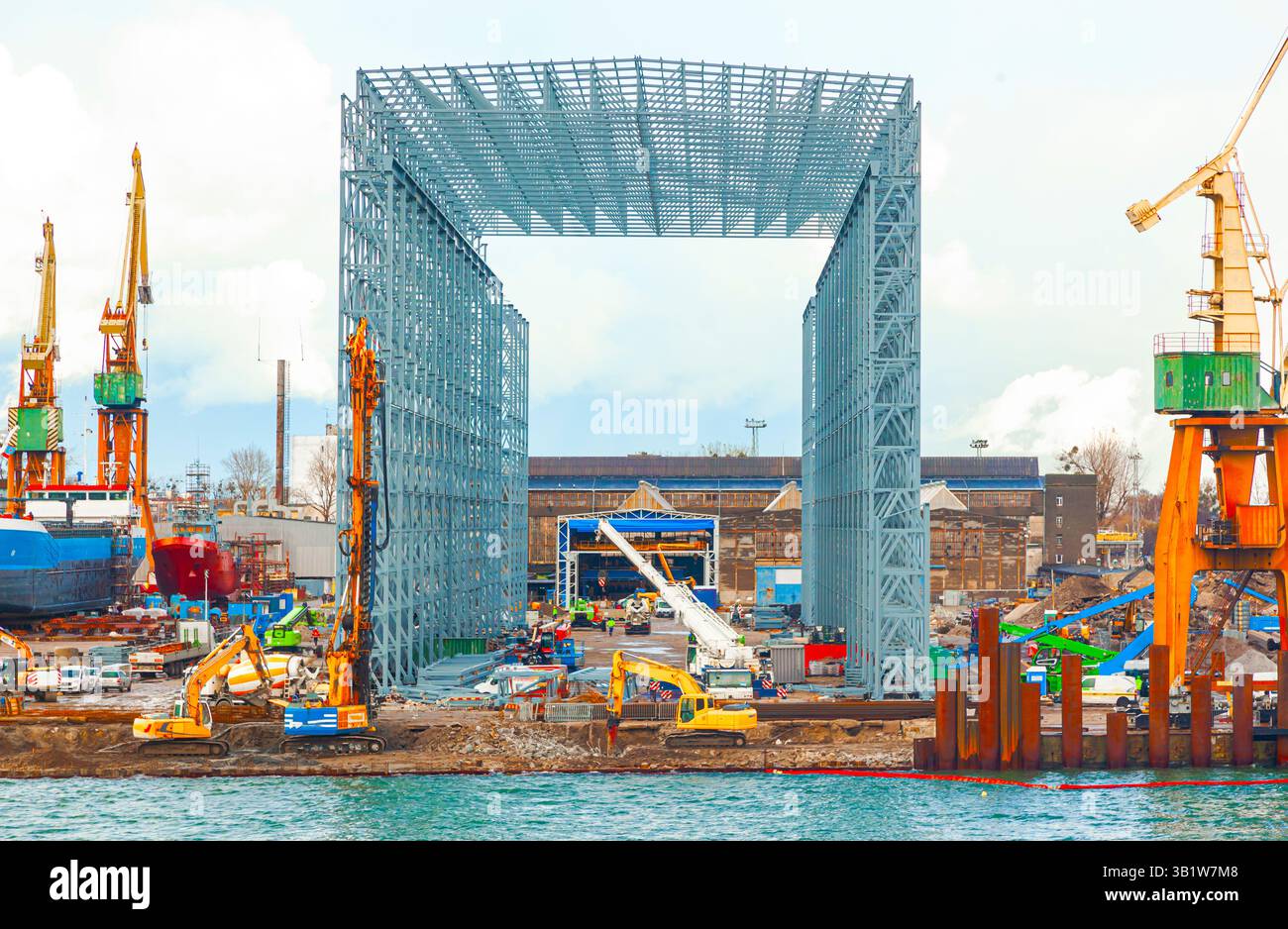 Construction new terminal shipyard hi-res stock photography and images ...