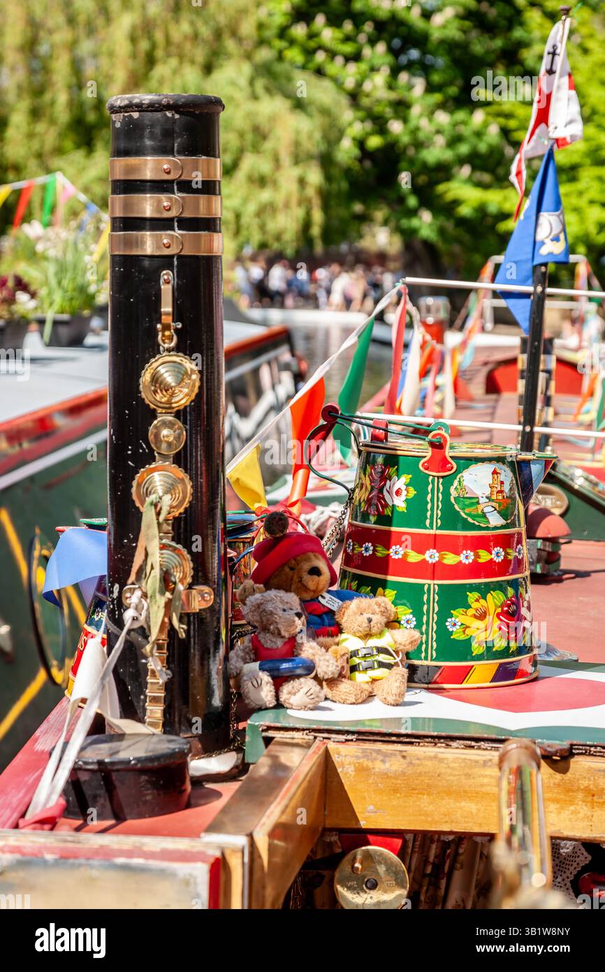 Barge Chimney and Jug, Little Venice, London, England, UK Stock Photo