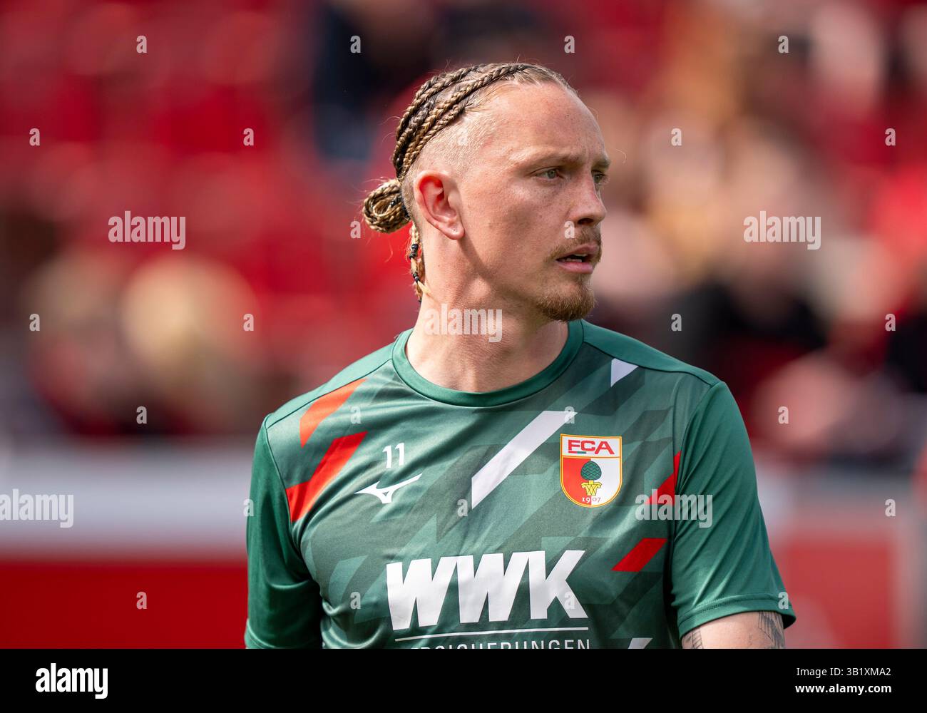 Mwolf Marius Wolf (FC Augsburg, #11) 26.04.2025, Bayer Leverkusen - FC ...