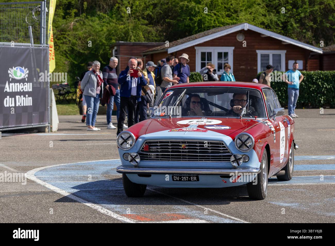 FIAT 2300 フリクションカー グリーン ビンテージブリキカー全長18㎝ FIAT 2300 フリクションカー グリーン ビンテージブリキカー全長18