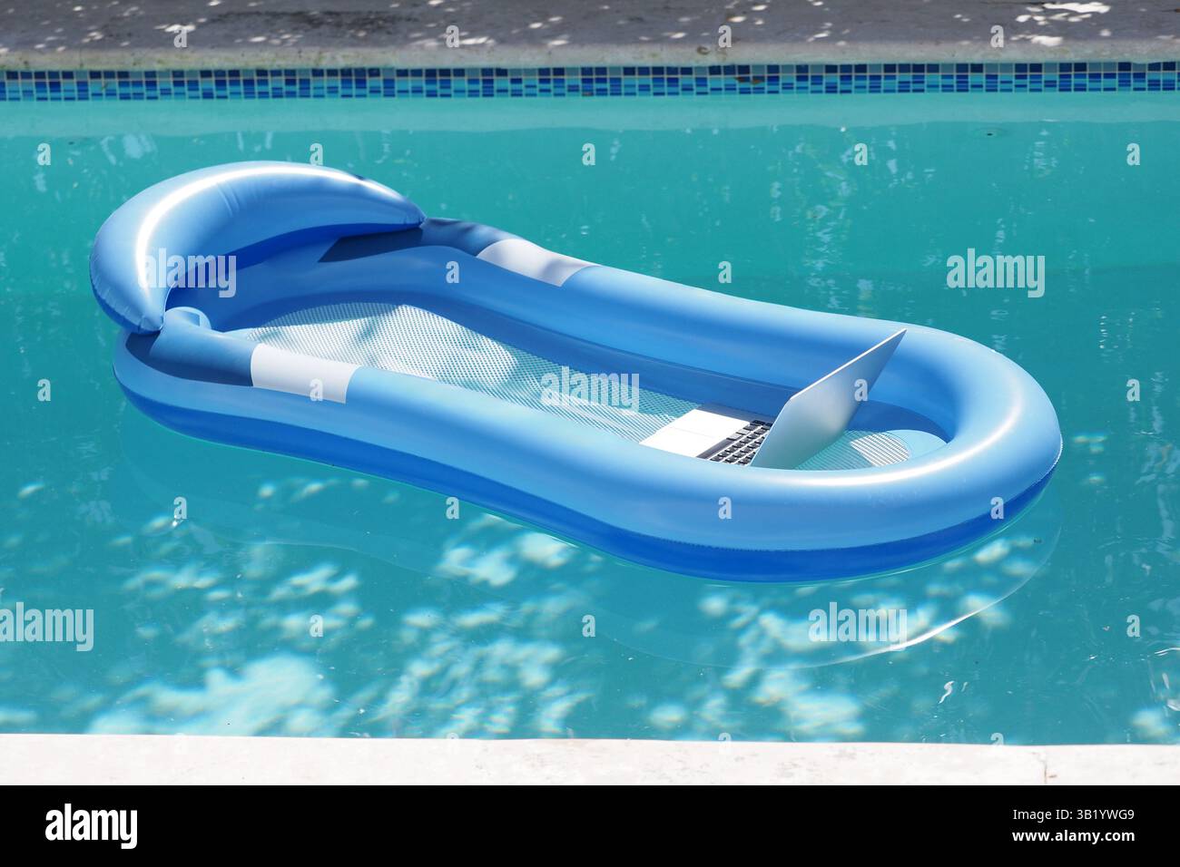 Floating workspace hi-res stock photography and images - Alamy