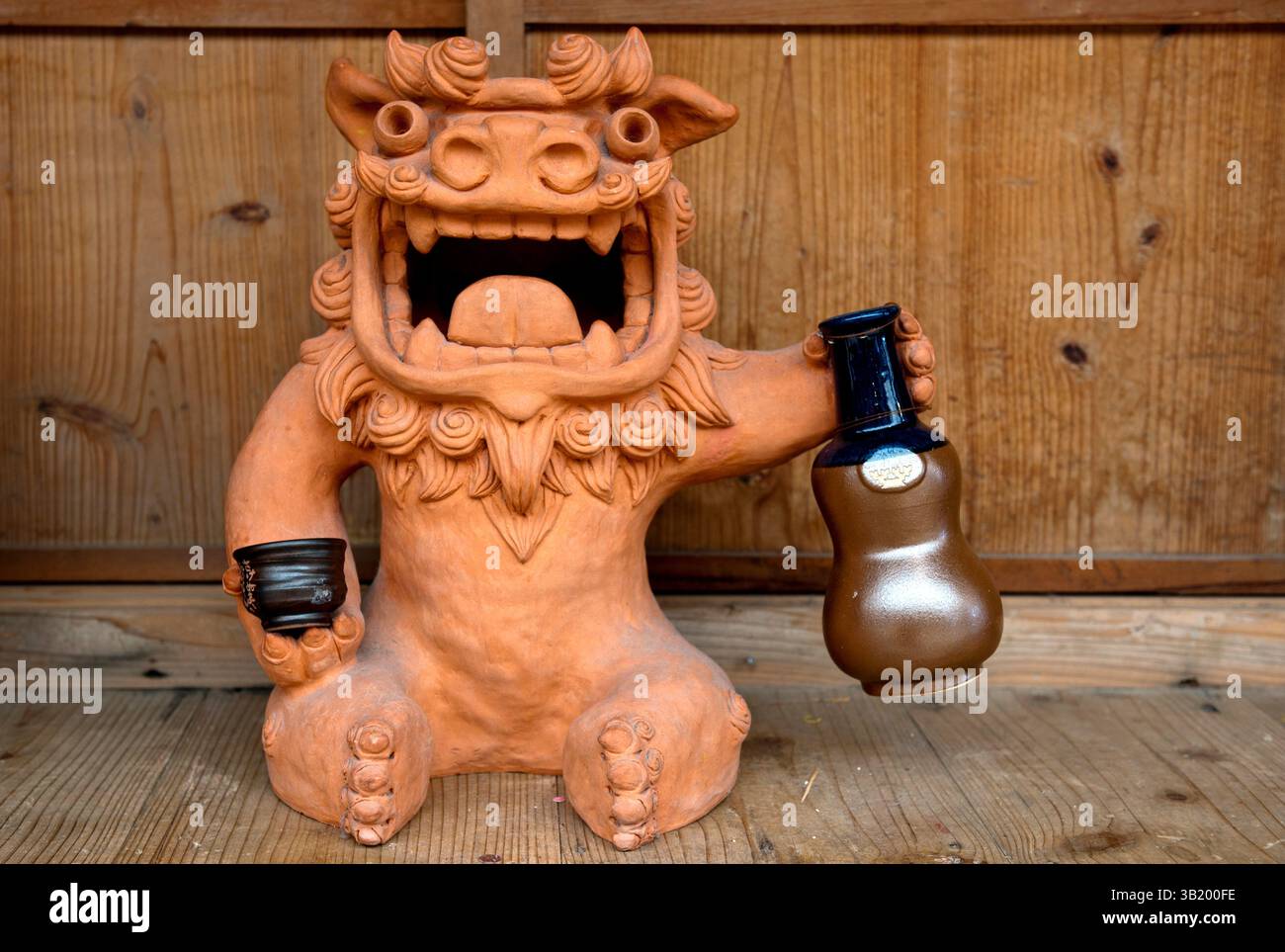 Open mouth shisa hi-res stock photography and images - Alamy