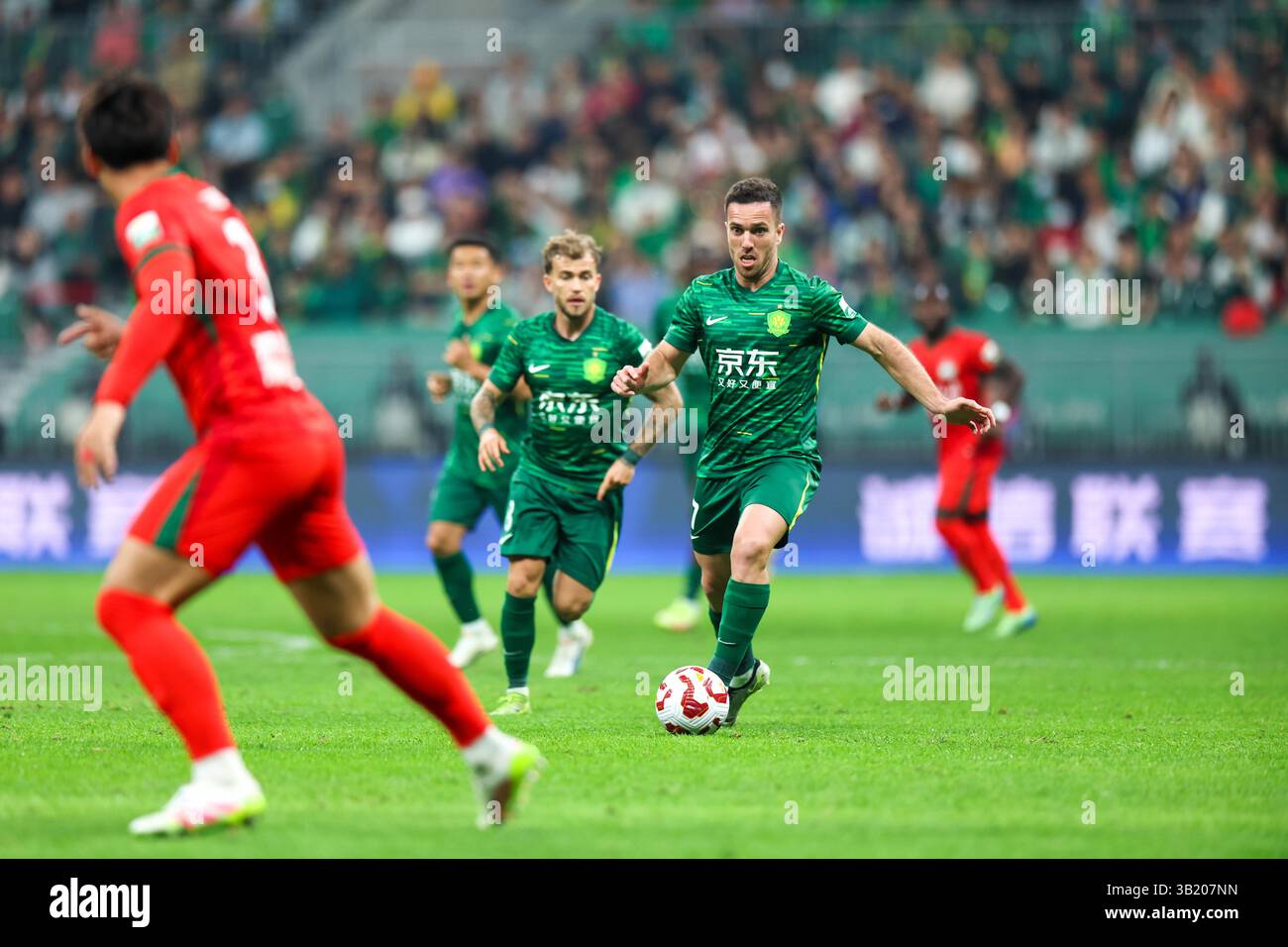 Beijing Guoan Football Club defeated Henan Jiuzu Dukang Football Club ...