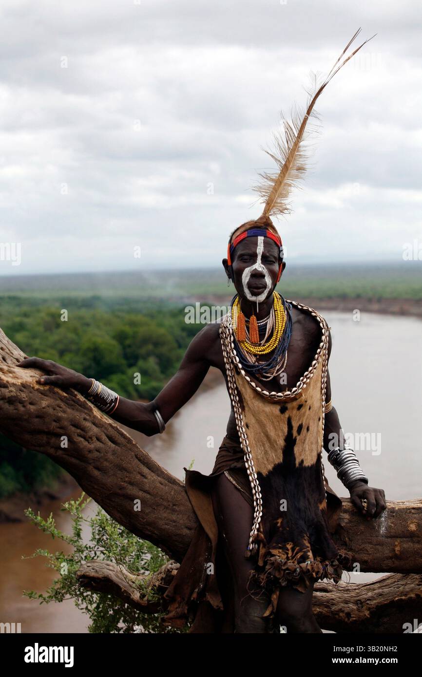 Karo tribe woman hi-res stock photography and images - Alamy