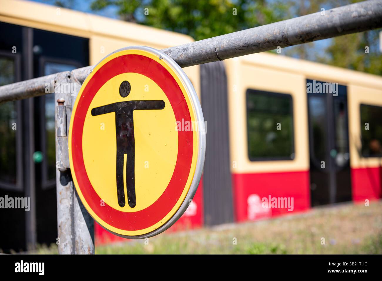 27-april-2025-berlin-a-prohibition-sign-taken-at-nikolassee-s-bahn