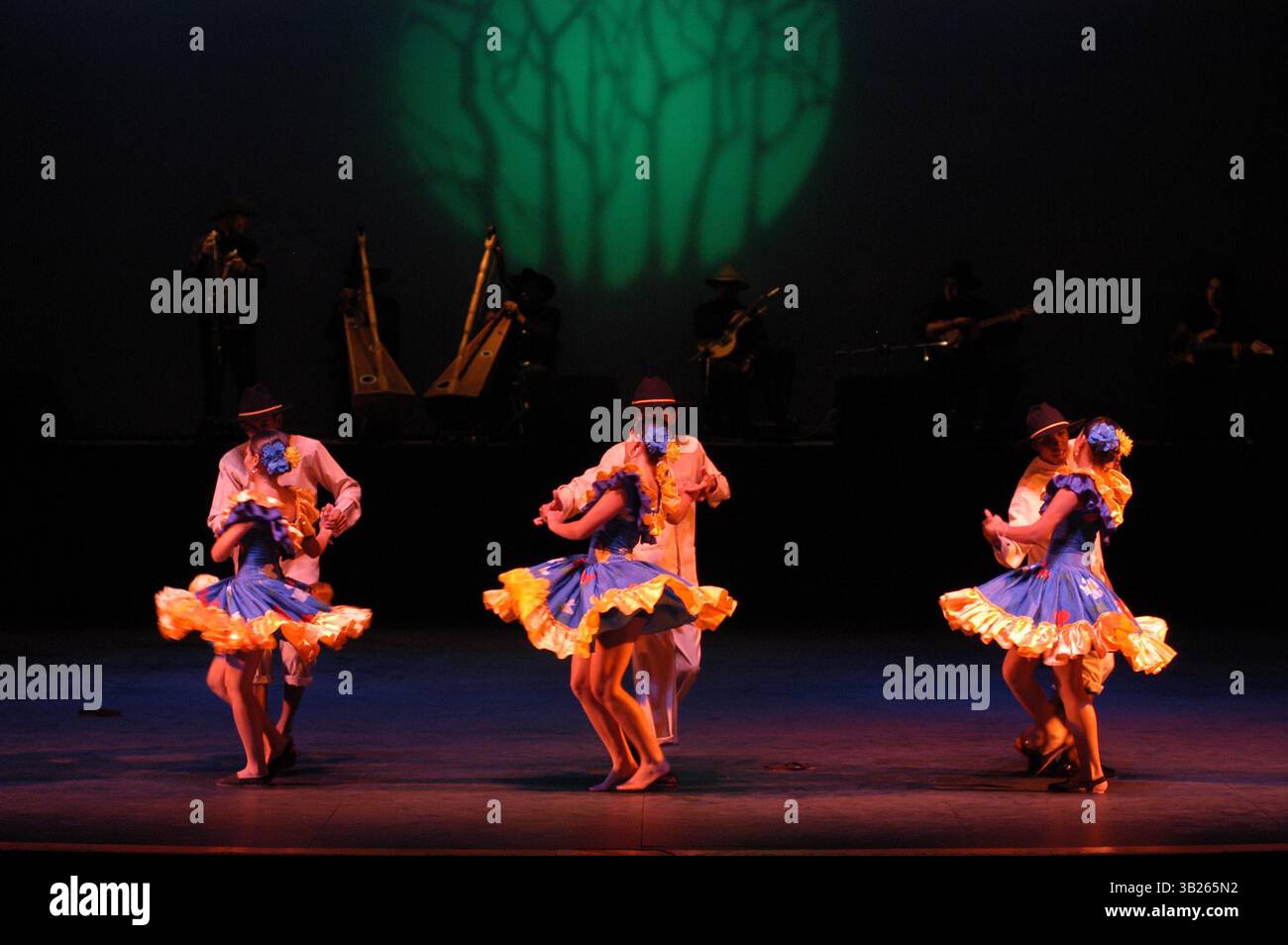 Bailarinas de baile hi-res stock photography and images - Alamy