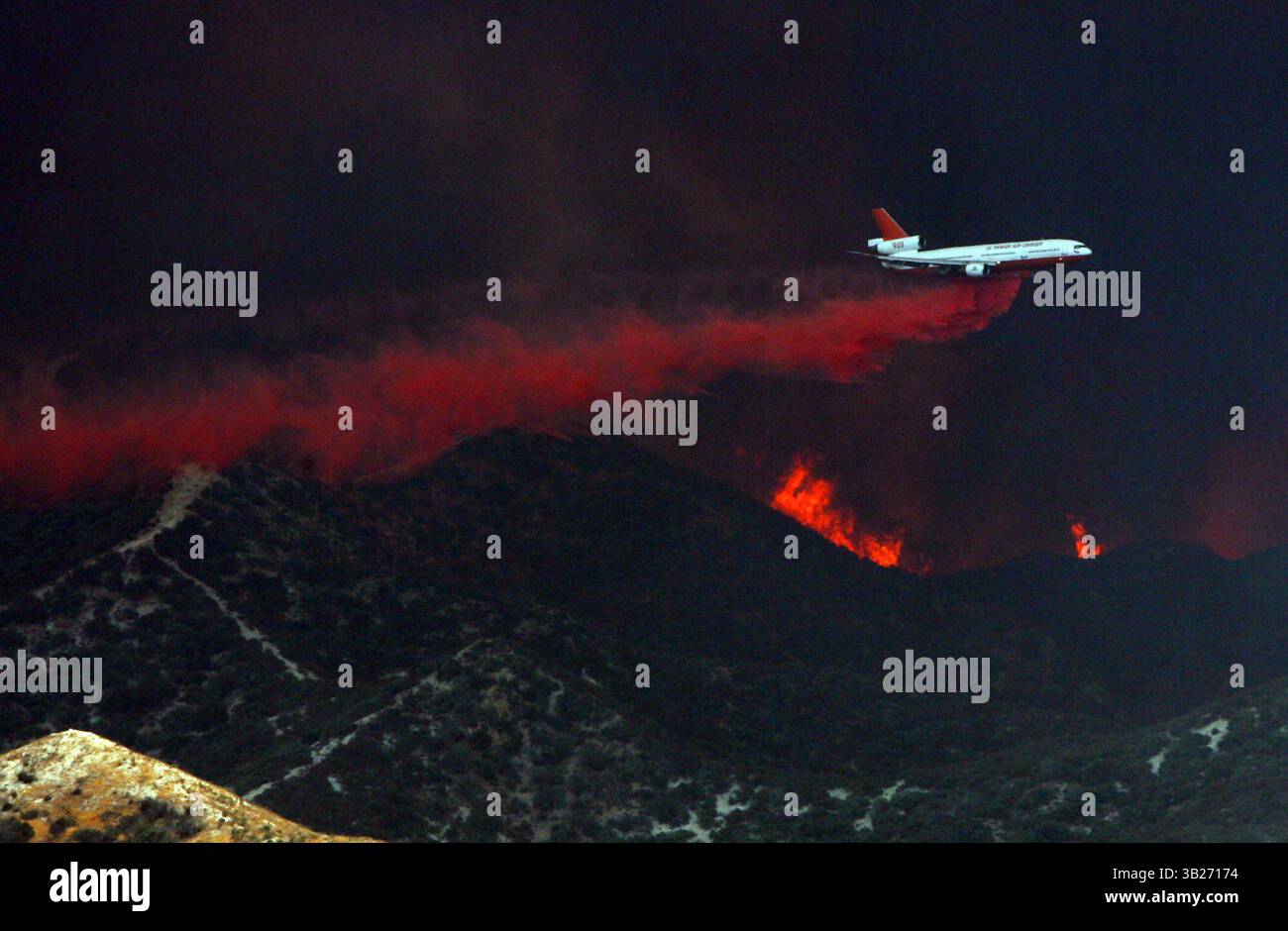 aug-30-2009-angeles-national-forest-california-usa-fire-fighting