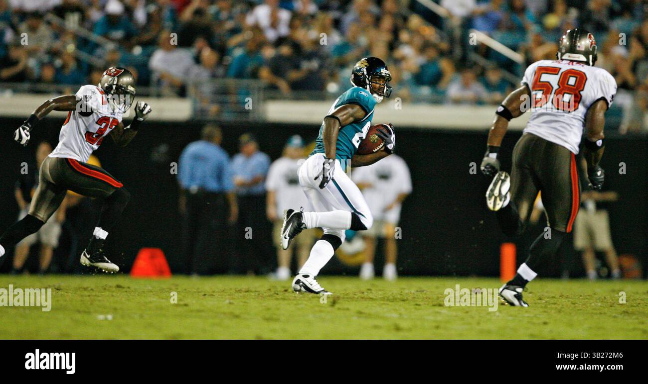 Services need clear guidance for granting tattoo waivers, report says, image size:1300x772