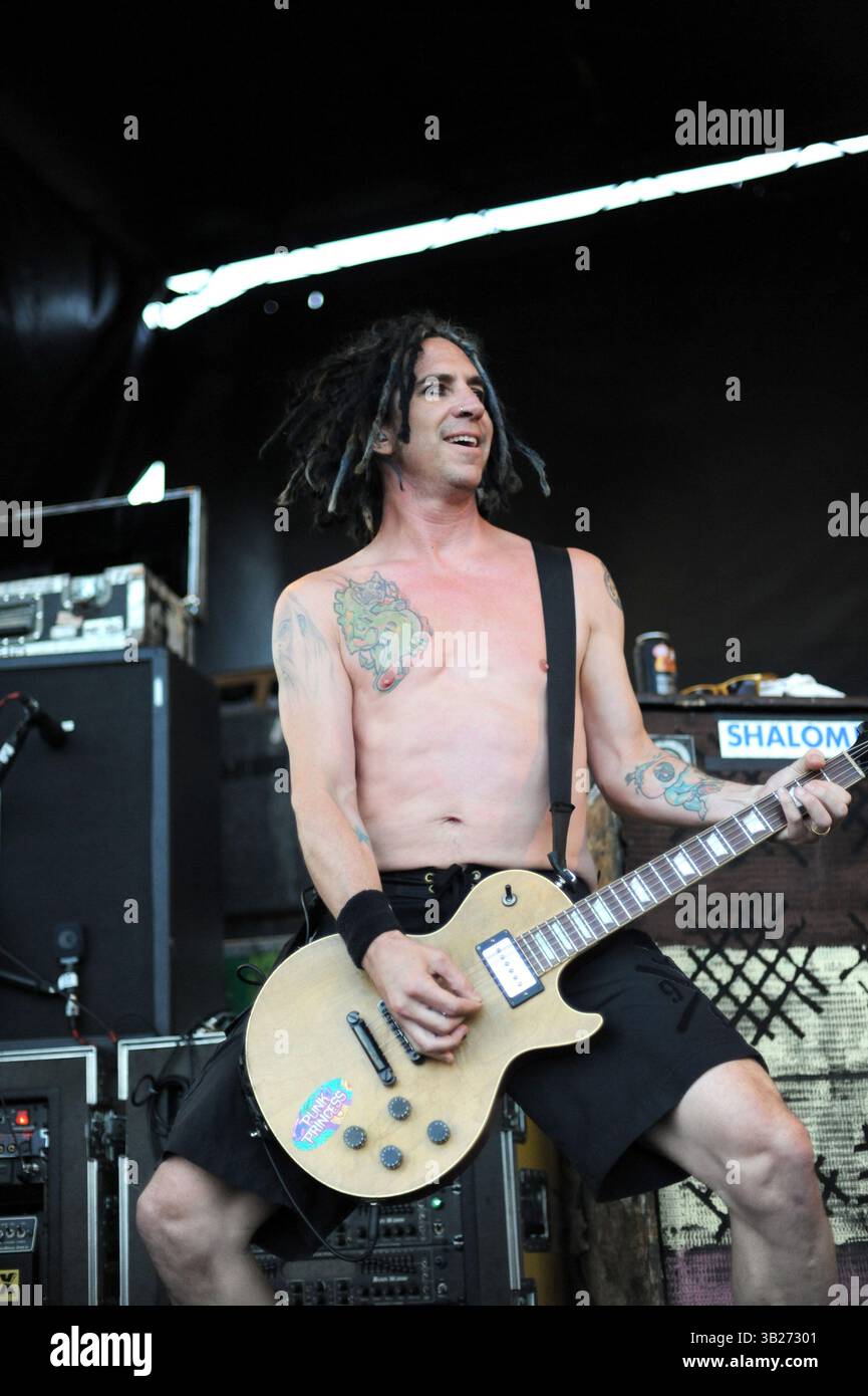 Nofx live hi-res stock photography and images - Alamy