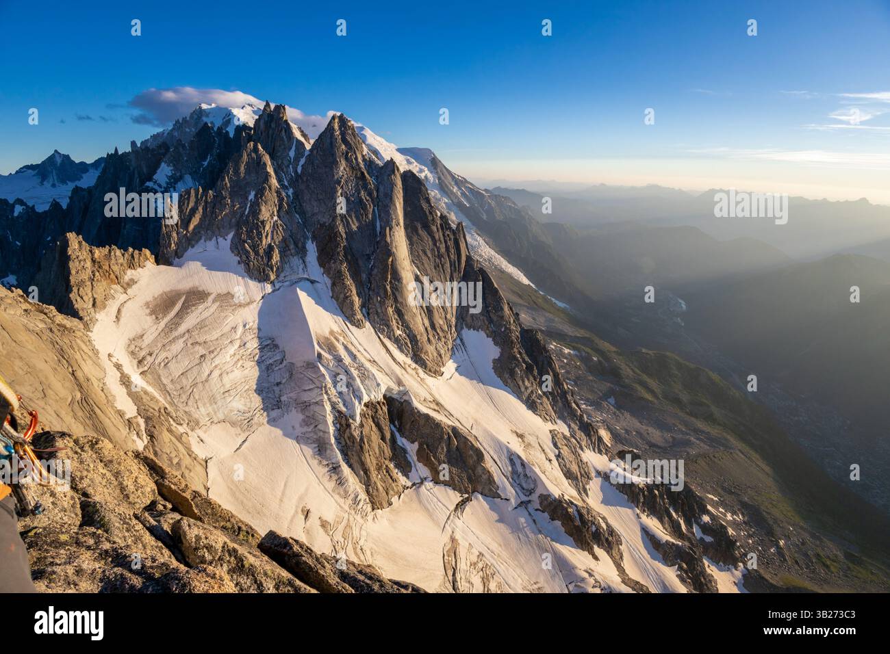 chamonix-montblanc-alpine-mountain-summits-landscape-alps-mountains