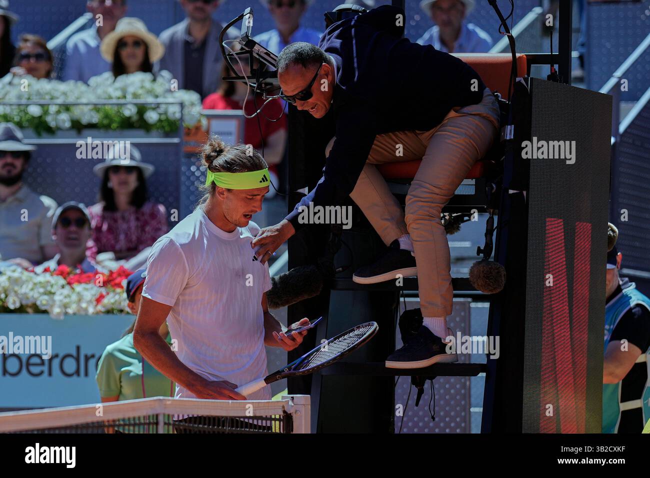 Alexander Zverev Defeats Alex de Minaur to Reach Shanghai Masters Semifinals Alexander Zverev Defeats Alex de Minaur to Reach Shanghai Masters Semifinals