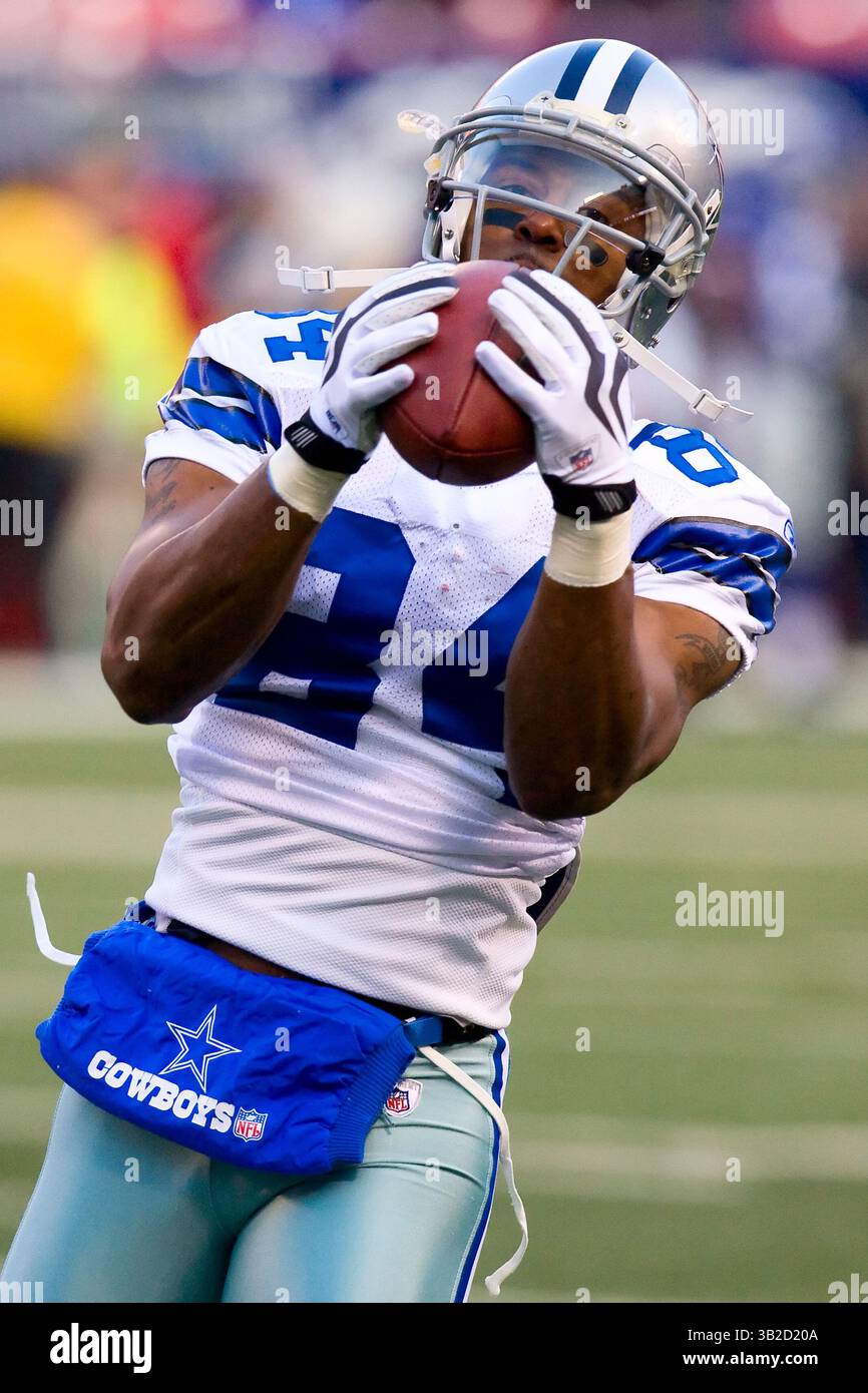 Dallas Cowboys wide receiver Patrick Crayton (84) makes the