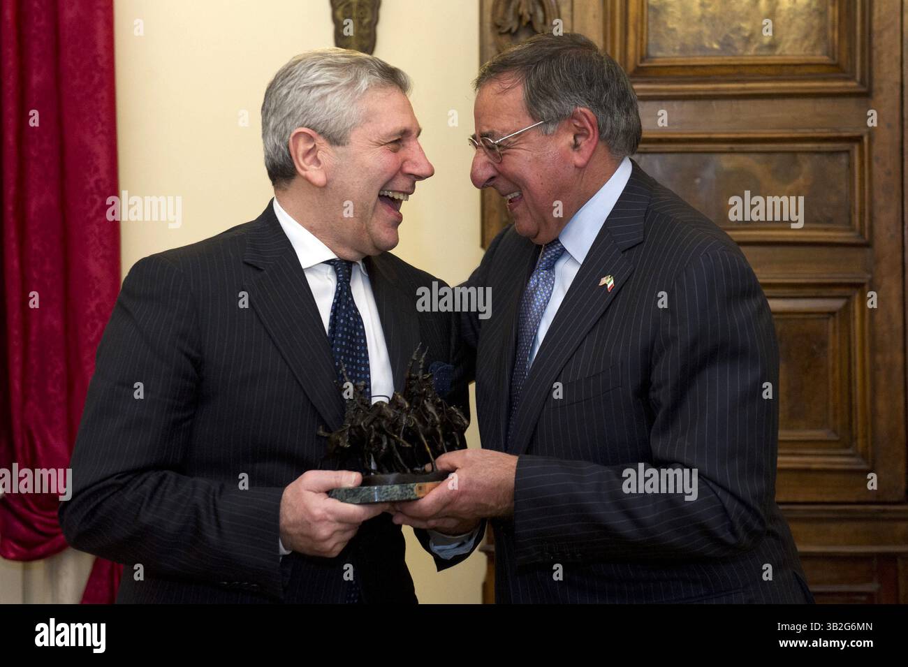 Secretary of defense leon panetta hi-res stock photography