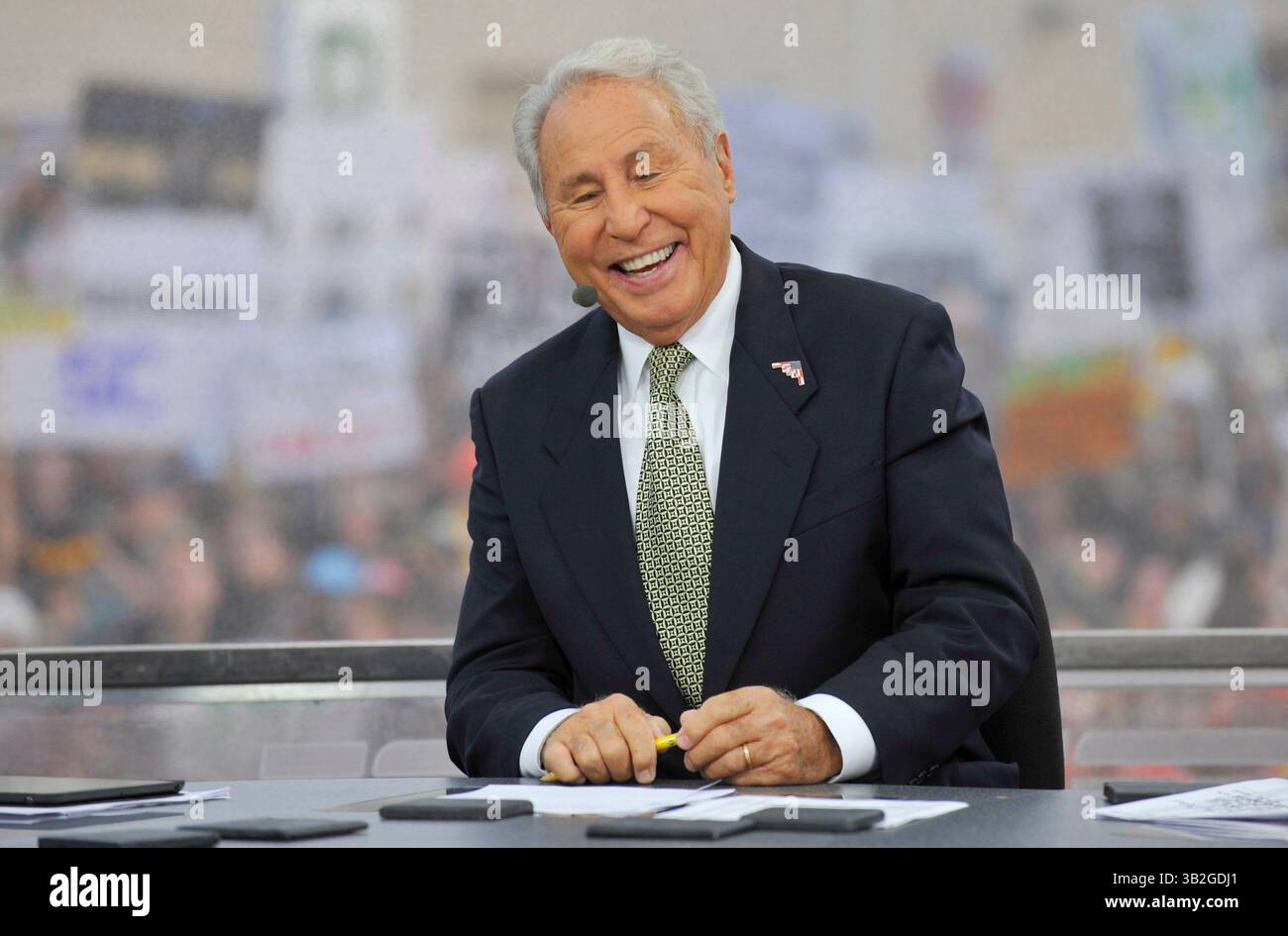 November 14, 2015: ESPN college football analyst Lee Corso on the set ...