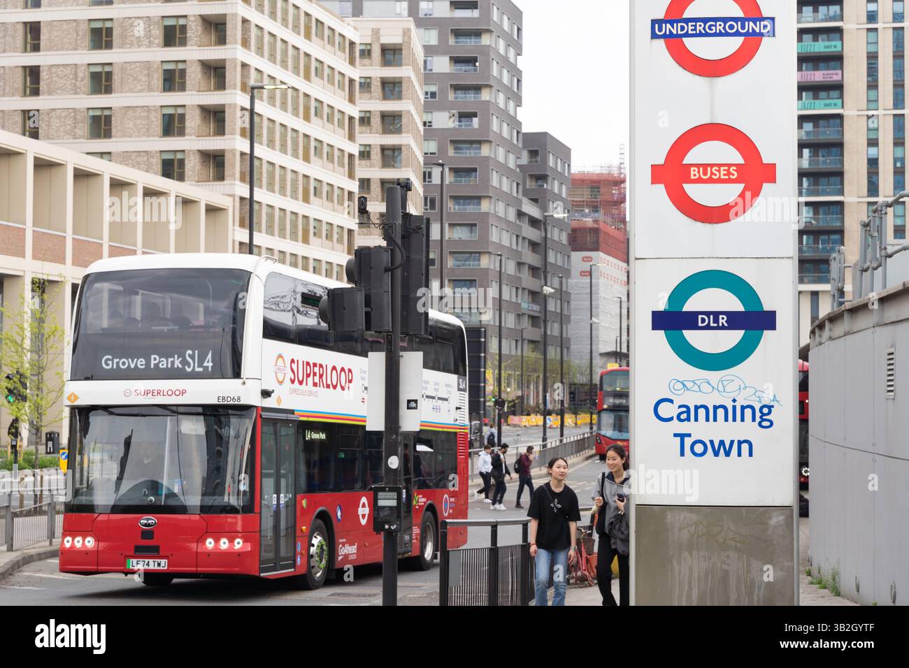 Superloop Bus Sl4 Bus ebd68 hi-res stock photography and images - Alamy