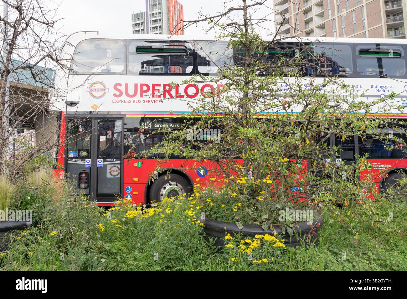 Superloop Bus Sl4 Superloop double decker bus sl3 hi-res stock photography and images - Alamy