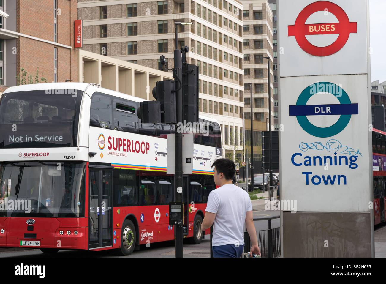 Superloop Bus Sl4 London , United Kingdom. 27th April 2025: Superloop bus SL4 is being ...