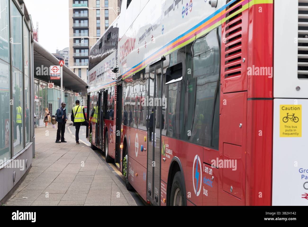Superloop Bus Sl4 Sl4 bus rerouted to canning town hi-res stock photography and images ...
