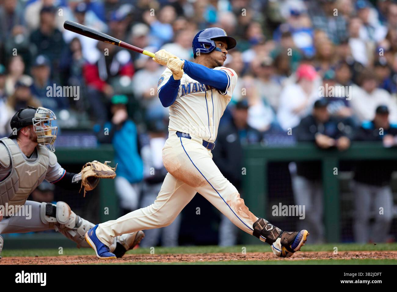 Seattle Mariners' Jorge Polanco hits an RBI single against the Miami