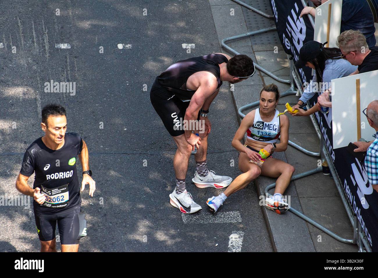 London, UK. 27th Apr, 2025. The male athlete makes sure the female ...